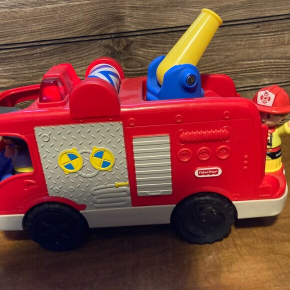 Fisher-Price Little People 3 To the Rescue Fire Trucks & 4 Firefighter Figures - Picture 5 of 6